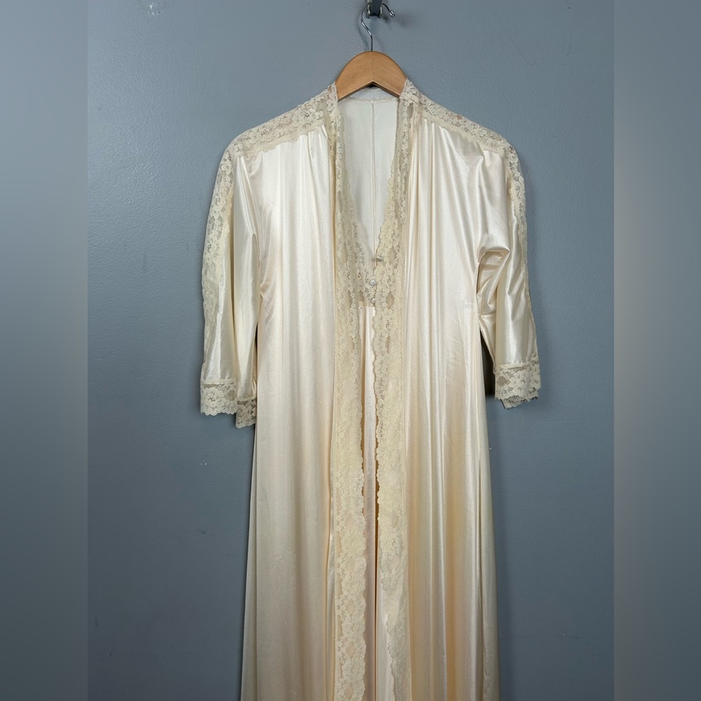 Vintage Cream Nightgown and robe maxi set size M- gently used Valmode Peignoir